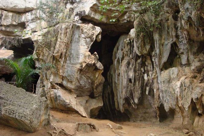 Amboni Caves