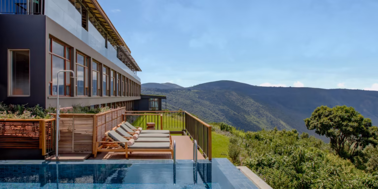 3 Days Tanzania Luxury Safari to Serengeti National Park and Ngorongoro Crater